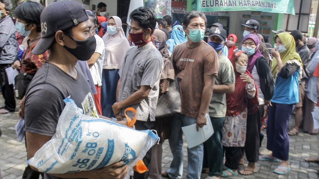 Prabowo Subianto Ingatkan Pentingnya Kehati-hatian dalam Distribusi Bansos Beras 10 Kg